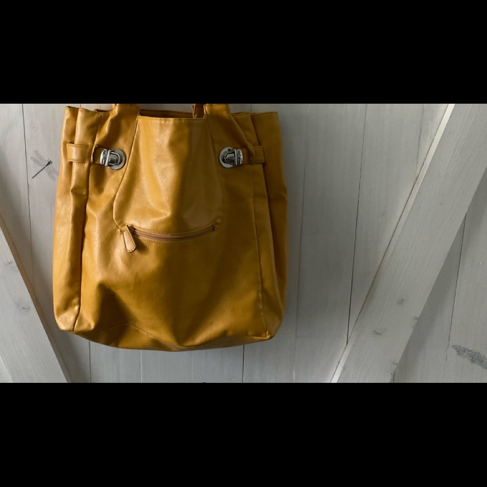 Hobo Bag, color of the season!